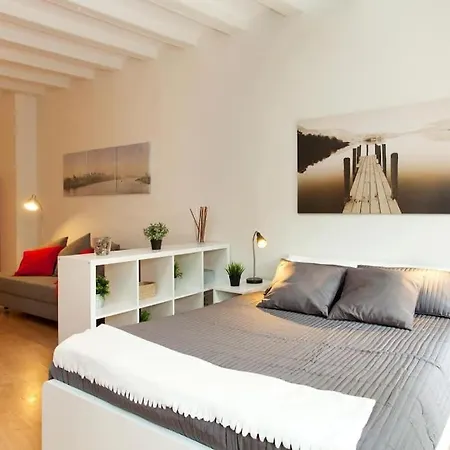 Centrico Estudio Zona Ramblas 22 *